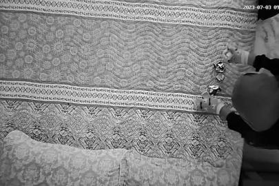 Osmaniye’de yatak odasındaki kameraya yansıyan hırsızlık