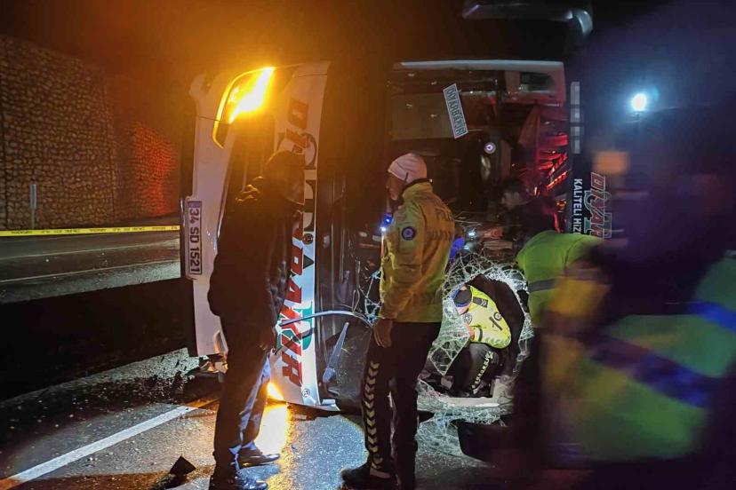 Osmaniye’de yolcu otobüsü devrildi: 3 yaralı