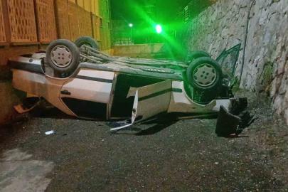 Otomobil istinat duvarından okulun bahçesine düştü: 2 yaralı