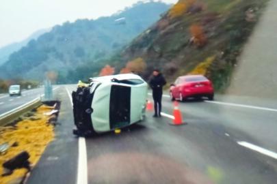 Otomobil yan yattı: 4 yaralı