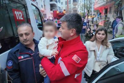 Otomobilde unutulan bebek kurtarıldı