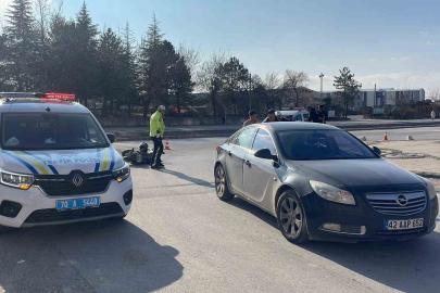 Otomobille çarpışan motosikletli yaralandı