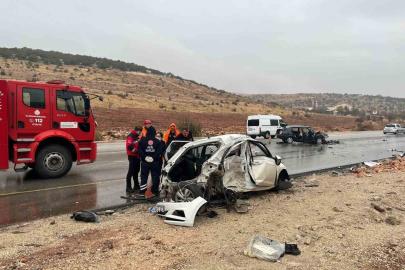 Otomobillerin hurdaya döndüğü kazada doktor öldü, 2 kişi de ağır yaralandı