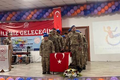Özel bireyler askeri kamuflaj giyerek yemin törenine katıldı