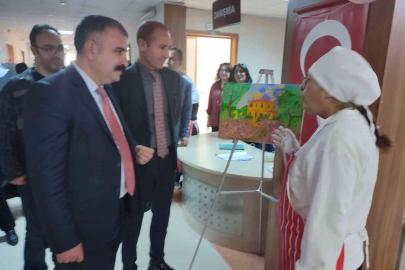 Özel bireylerin yıl boyunca ürettiği eserler sergilendi