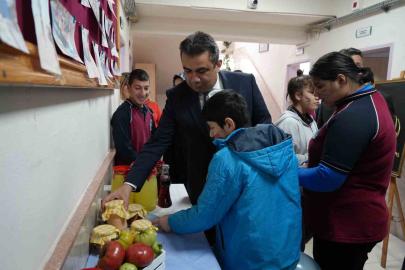 Özel ve engelli bireyler eserleriyle göz doldurdu