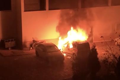 Park halindeki otomobil alev alev yandı, araç sahibi yakanın bulunmasını istedi