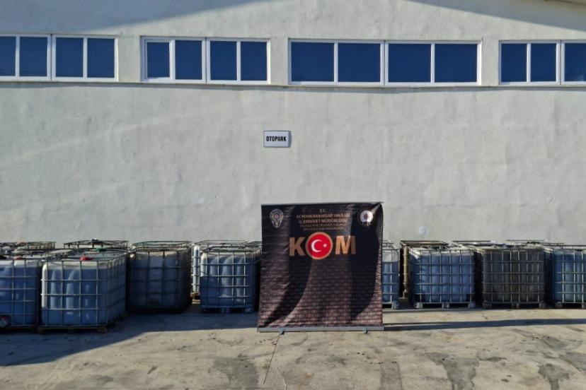 Polis 20 ton kaçak akaryakıt ele geçirdi