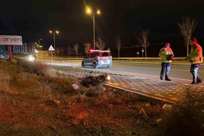 Polisten kaçan motosiklet sürücüsü ters yöne girerek, kaza yaptı: 1 yaralı