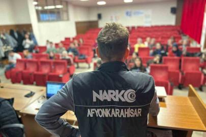 Polisten üniversite öğrencilerine uyuşturucu ile mücadele eğitimi