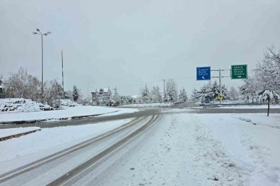 Pozantı’da kar yağışı etkili oldu