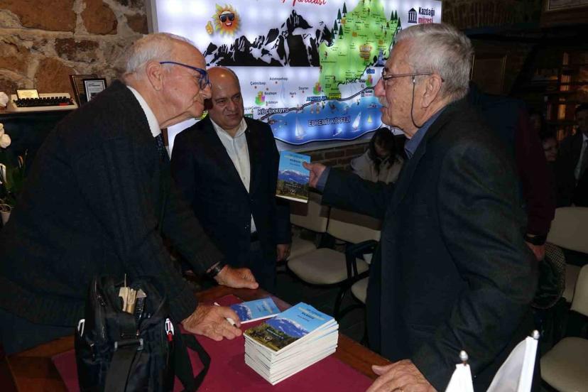 Prof. Dr. Kenan Mortan’ın "100 Soruda Kazdağları ve Etekleri Kılavuzu" kitabı tanıtıldı
