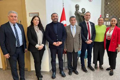 Prof. Dr. Üstün Dökmen İzmir’de ailelerle buluştu