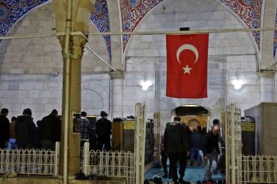 Regaip Kandili’nde Antalya’da camiler doldu taştı