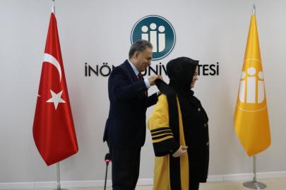 Rektör Akpolat unvanda yükselen akademisyenlere cübbelerini giydirdi