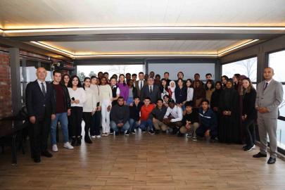 Rektör Özölçer, geleneksel Karaelmas TÖMER kahvaltısında kültür elçileriyle buluştu