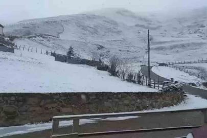 Rize’de kar yağışı yüksek kesimlerde etkili oluyor
