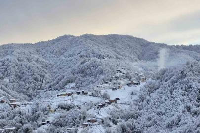 Rize’nin yüksek kesimlerinde kar kalınlığı 1 metreyi aştı