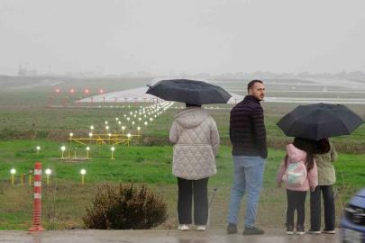 Sabiha Gökçen’in pistinde popüler hale gelen seyir terası ziyaretçi akınına uğruyor