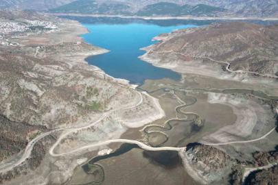 Sadece baraj suları çekilince kullanılan yol kalıcı hale getiriliyor