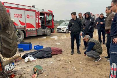 Sahilde traktörün altında kalan 2 gençten biri hayatını kaybetti
