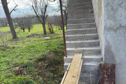 Sakarya’da merdivenden düşen şahıs yaralandı