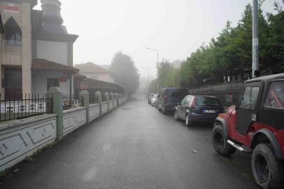 Sakarya’da sis görüş mesafesini 50 metreye düşürdü