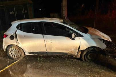 Sakarya’da takla atan otomobilde sıkışan sürücü yaralandı