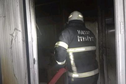 Samandağ’da yanan konteyner kullanılamaz hale geldi