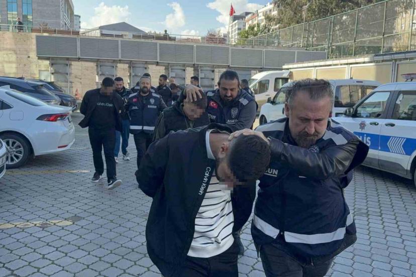 Samsun’da 2 kişinin yaralandığı silahlı saldırıyla ilgili 7 kişi adliyeye sevk edildi