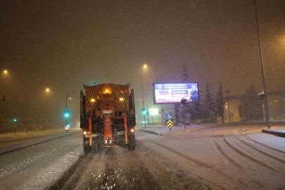 Şanlıurfa Büyükşehir Belediyesi kar mesaisinde