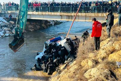 Şanlıurfa’da kanala uçan otomobildeki kayıp 3 kişinin cesedine ulaşıldı