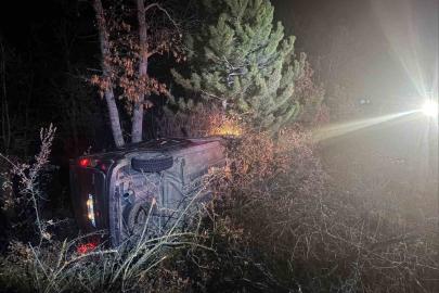 Şarampole uçan araçta bulunan 2 kişi yaralandı