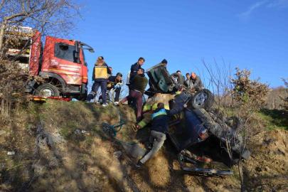 Şarampole uçan otomobilin sürücüsü yaralandı