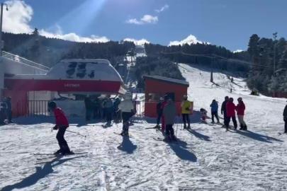 Sarıkamış Kayak Merkezi’nde hafta sonu yoğunluğu