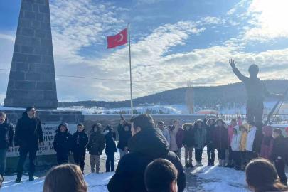 Sarıkamış’ta genç yürekler donan umutları ısıttı