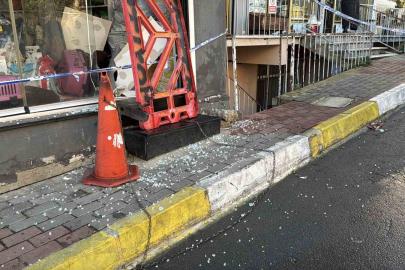 Sarıyer’de üst katı kayıp gecekonduya yaslanan bina havadan görüntülendi