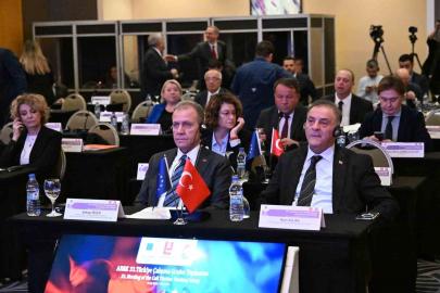 Seçer: "Demokrasi bir miras değil, emek isteyen canlı bir süreçtir"