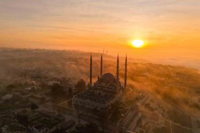 Selimiye Camii, sis ve güneşin ilk ışıklarıyla kartpostallık görüntü sundu