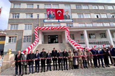 Şemdinli’de 24 sınıflı okul ile aile sağlığı merkezi açıldı