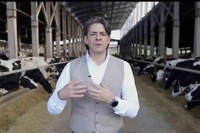 Sencer Solakoğlu, Bursa Damızlık Sığır Yetiştiricileri Birliğinden istifa etti