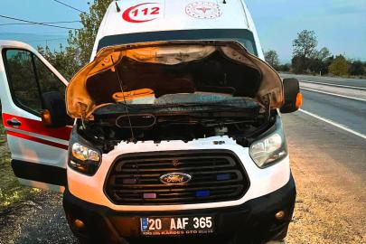 Seyir halindeki ambulans alev aldı