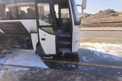 Seyir halindeki işçi servisi alev aldı