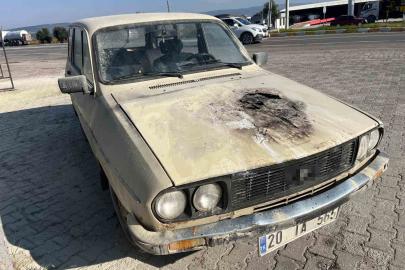 Seyir halindeki otomobil alev aldı