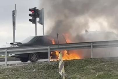 Seyir halindeki otomobil alev topuna döndü