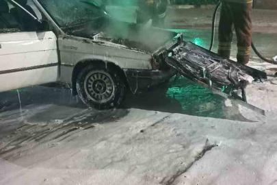 Seyir halindeki otomobil alevlere teslim oldu