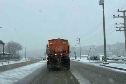 Siirt’te ekiplerin karla mücadele çalışmaları sürüyor