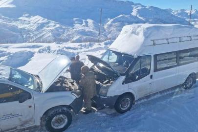 Siirt’te kardan kapanan 278 köy yolu ulaşıma açıldı