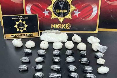 Siirt’te yabancı uyruklu 4 kişinin midesinden 1 kilo uyuşturucu ele geçirildi