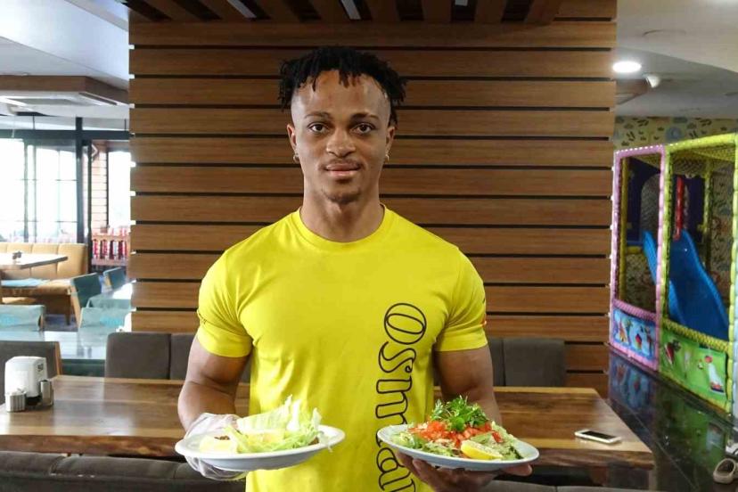 Siirt’te yemek servisleri Nijeryalı Micheal’den